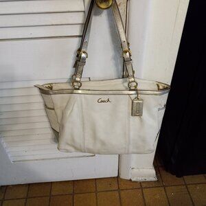 COACH Gallery East West Leather Tote Bag Purse # F17722 w Zipper & Pockets